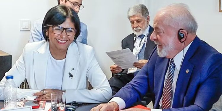 Venezuela anuncia libertação de prisioneiros após sequestro de Maduro; líder chavista agradece apoio de Lula