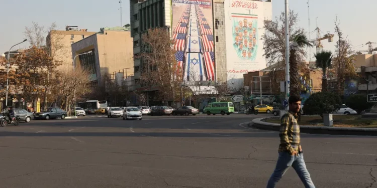 Irã completa 48 horas sem internet enquanto protestos se expandem e violência aumenta