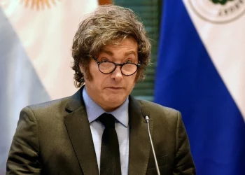 Milei diz não ter “nada a falar” com Lula sobre Venezuela e declara apoio aos Bolsonaro nas eleições brasileiras