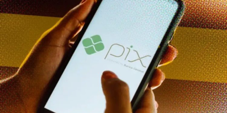 Homem é preso por enviar 15 Pix de R$ 0,01 à ex e descumprir medida protetiva