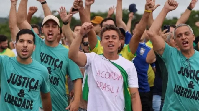 Caminhada de Nikolas chega ao DF e deputado passa a usar colete à prova de balas