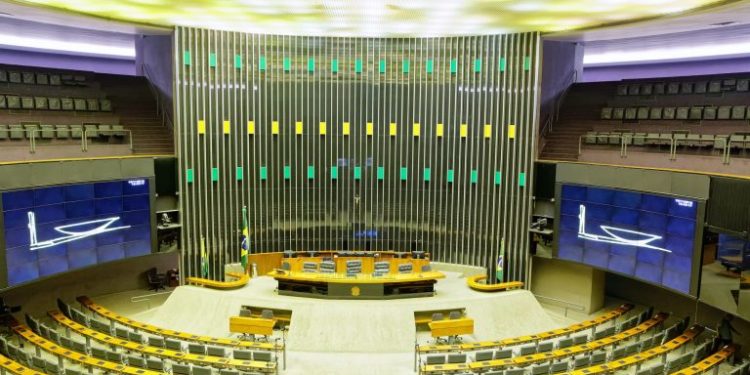 Câmara aprova PL Antifacção com penas de até 40 anos; taxação de bets fica de fora