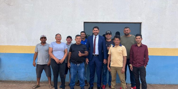 Vereador Márcio Pacele busca solução junto à Seinfra para ruas do bairro Três Marias