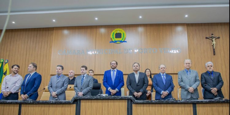 Vereador Dr. Macário entrega Títulos de Cidadão Honorário a médicos e advogado em solenidade na Câmara de Porto Velho