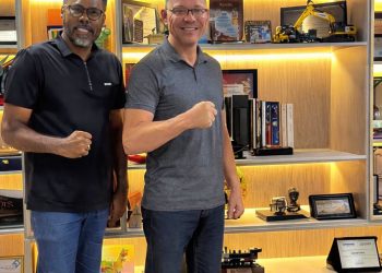 Dr. Santana cumpre agenda emergencial no feriado e pressiona Governo do Estado por programa de segurança, asfalto, praças e moradia em Porto Velho