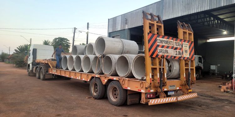 Através de emenda de Márcio Pacele, manilhas chegam ao distrito de Extrema para recuperar pontos críticos