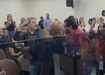EM PRIMEIRA MÃO: Protesto contra vereador Breno Mendes desencadeou tumulto na Câmara de Porto Velho