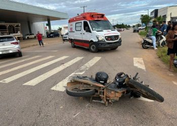 Grave Acidente deixa motociclista e passageiro feridos após avanço de sinal em Porto Velho