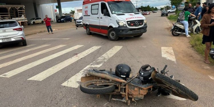 Grave Acidente deixa motociclista e passageiro feridos após avanço de sinal em Porto Velho