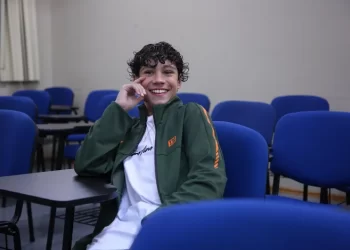 Aluno superdotado de 12 anos inicia faculdade após tirar nota máxima em vestibular no RS