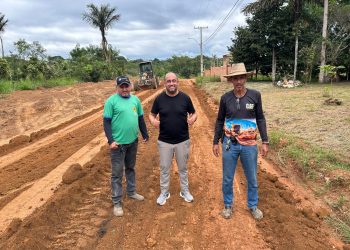 Vereador Wanoel Martins acompanha obras de recuperação no Ramal São Sebastião, na zona rural de Porto Velho