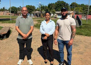 Vereador Wanoel Martins vistoria praça do bairro Ronaldo Aragão e articula melhorias para a comunidade