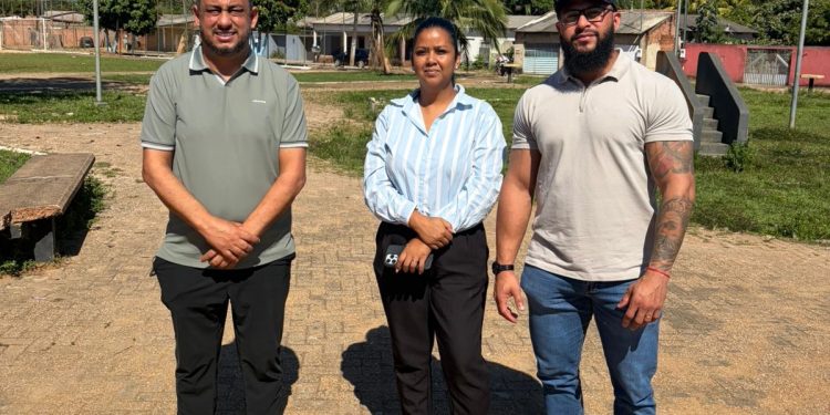 Vereador Wanoel Martins vistoria praça do bairro Ronaldo Aragão e articula melhorias para a comunidade