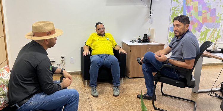 Vereador Márcio Pacele leva demandas do bairro Três Marias à Seinfra e reforça busca por melhorias na infraestrutura