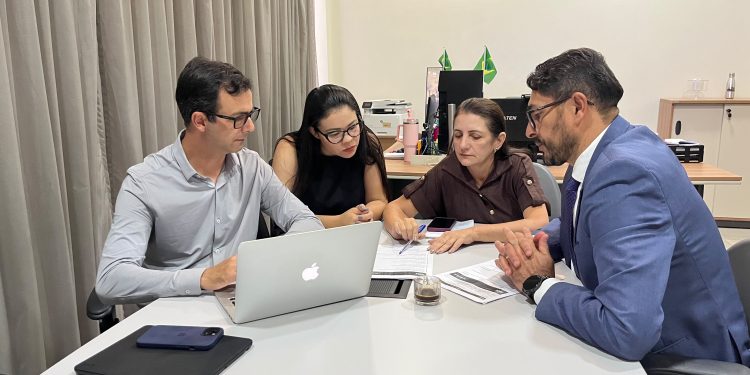 Márcio Pacele acompanha execução de emendas na Saúde e busca solução para atendimento farmacêutico em Extrema