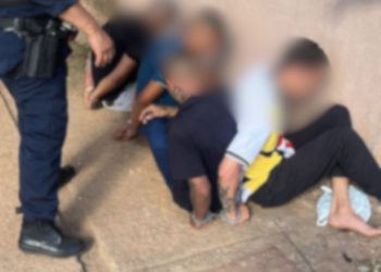 PM interrompe suposto “Tribunal do Crime”, resgata vítima amarrada e prende quatro suspeitos no Orgulho do Madeira