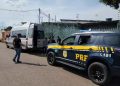 PRF resgata grupo de 17 venezuelanos às margens da BR-364 e encaminha refugiados para Porto Velho