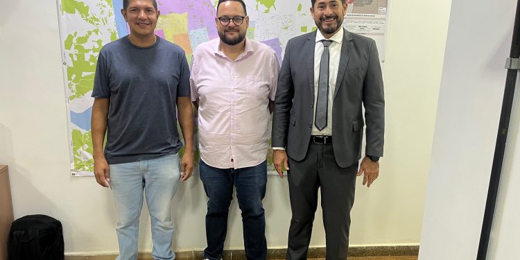 Vereador Márcio Pacele apresenta demandas do bairro Igarapé à Seinfra e reforça busca por melhorias