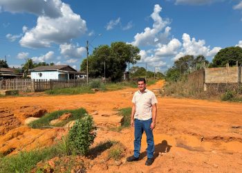 Obra de asfaltamento em União Bandeirantes segue parada e Adalto cobra retomada dos serviços