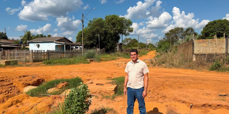 Obra de asfaltamento em União Bandeirantes segue parada e Adalto cobra retomada dos serviços