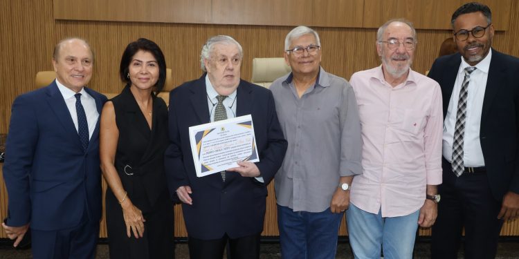 Dr. Santana entrega Título de Cidadão Honorário a Pedro Origa Neto em reconhecimento por sua contribuição a Porto Velho