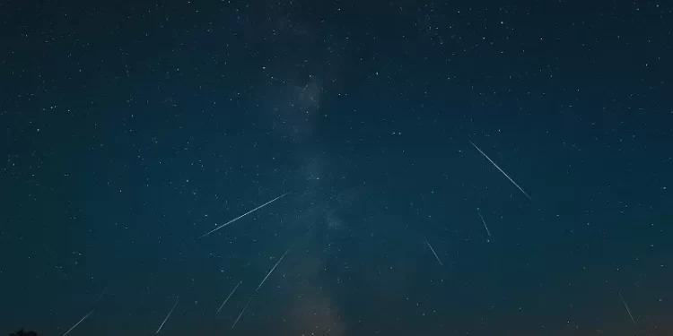 Chuva de meteoros poderá ser vista em Rondônia durante a madrugada desta sexta-feira